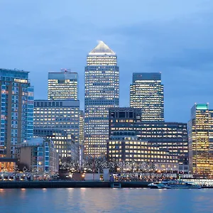Entire Next To Canary Wharf In Apartment London